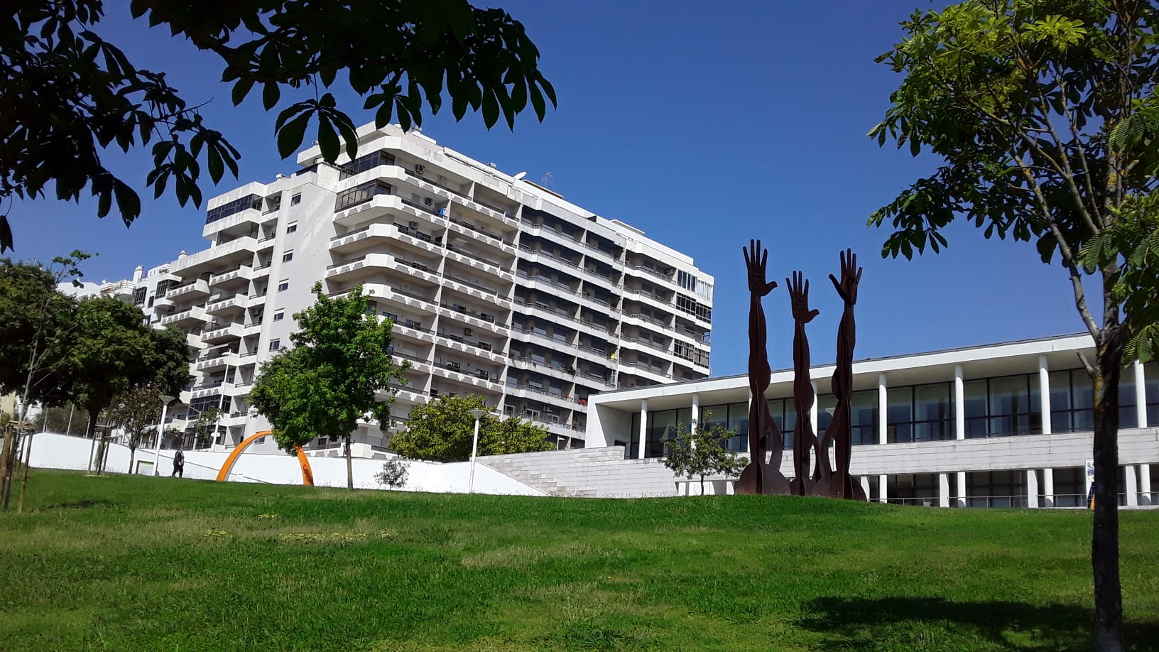 almada-arms