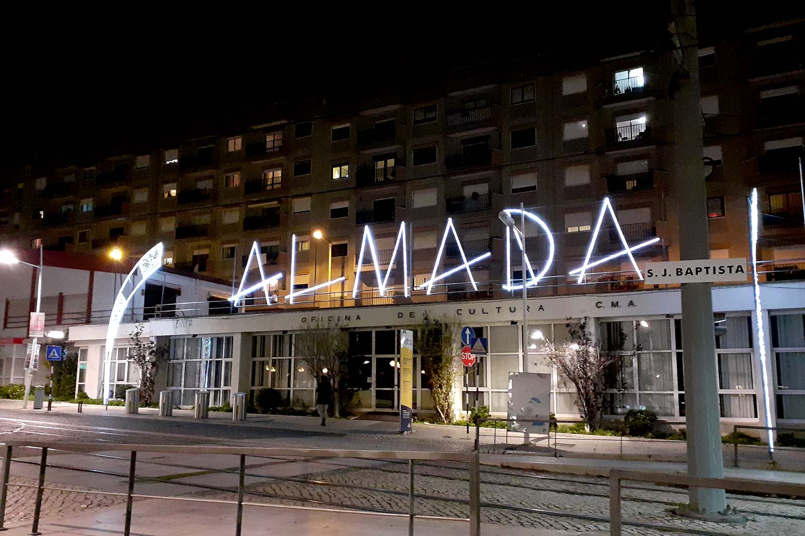 Almada-luzes