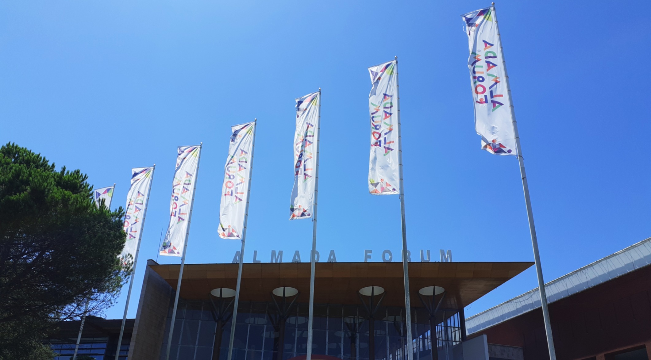 Almada-forum1